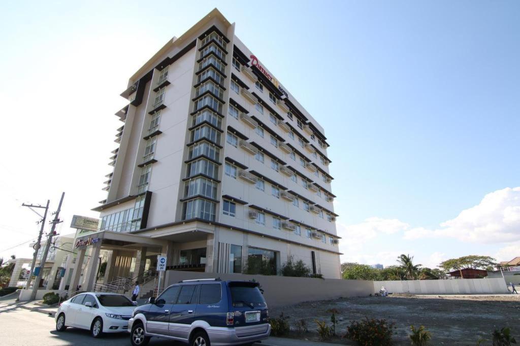 District 21 Hotel Iloilo Esterno foto