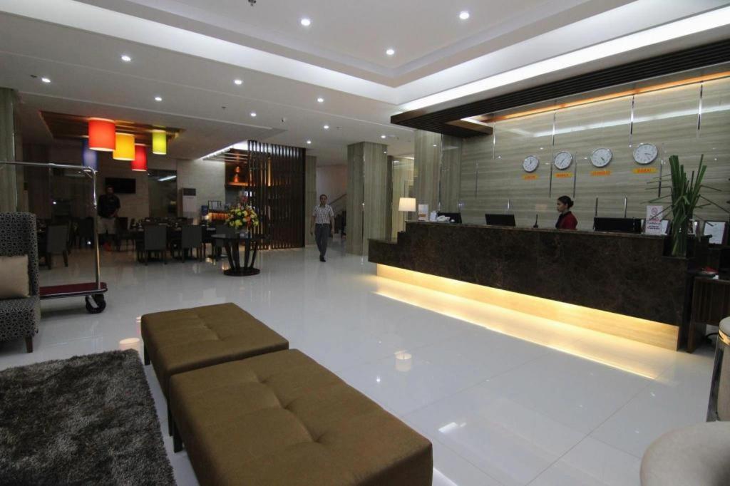 District 21 Hotel Iloilo Esterno foto
