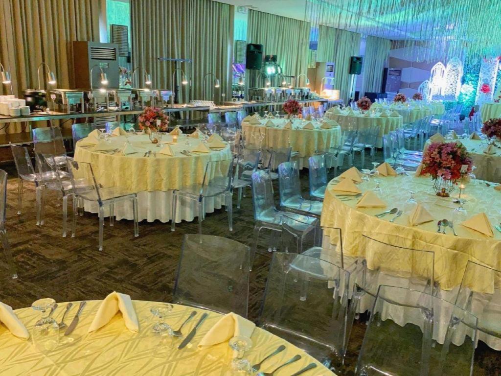 District 21 Hotel Iloilo Esterno foto