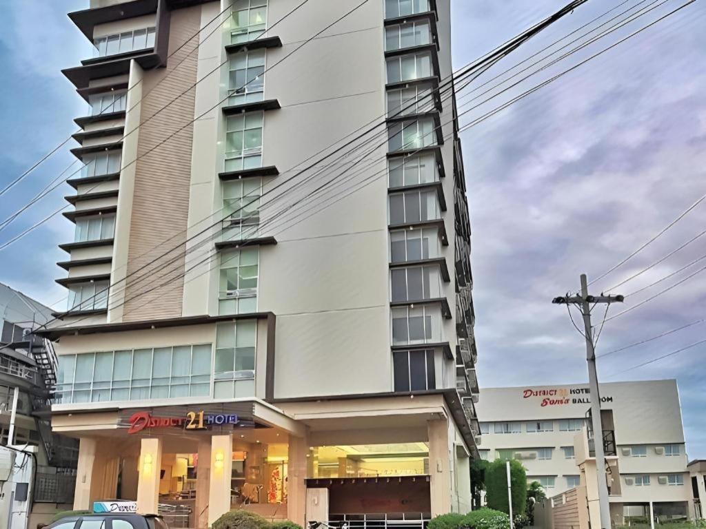 District 21 Hotel Iloilo Esterno foto